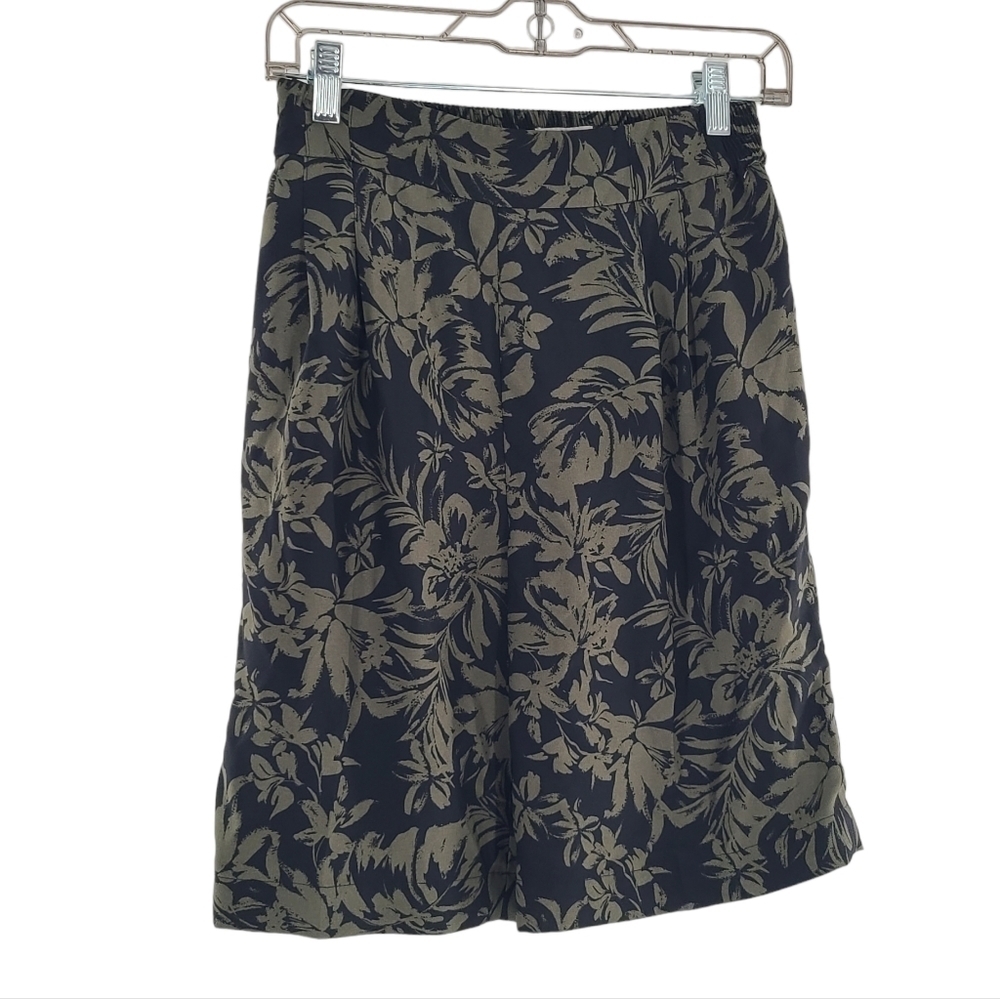 Chelsea28 Shorts Bermuda / Culotte Flowy Floral‎ Print Sz Small Green and Black - Picture 4 of 4